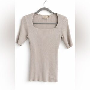 Elie Tahari Beige Ribbed Blouse